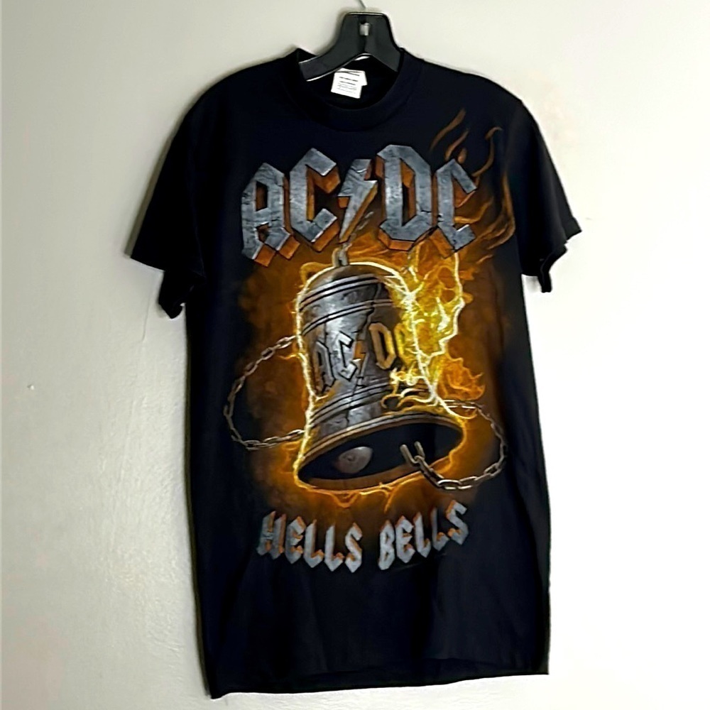 AC/DC Hells bells, graphic T-shirt crewneck short sleeve black men’s small adult